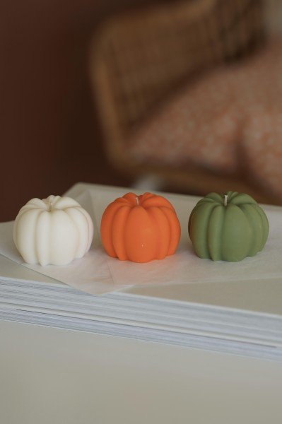 Podzimní hygge: Proč jsou svíčky dokonalé pro podzimní výzdobu.