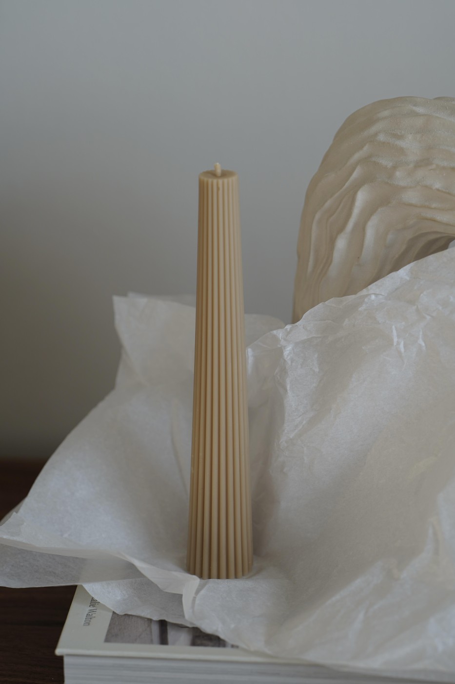 Vroubkovaná svíčka Aria | Sójová svíčka