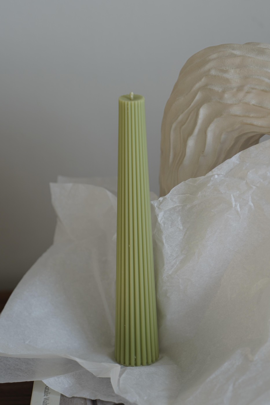 Vroubkovaná svíčka Aria | Sójová svíčka