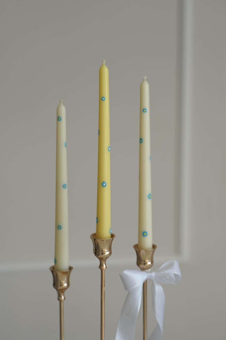 Kónická sójová svíčka s květinami