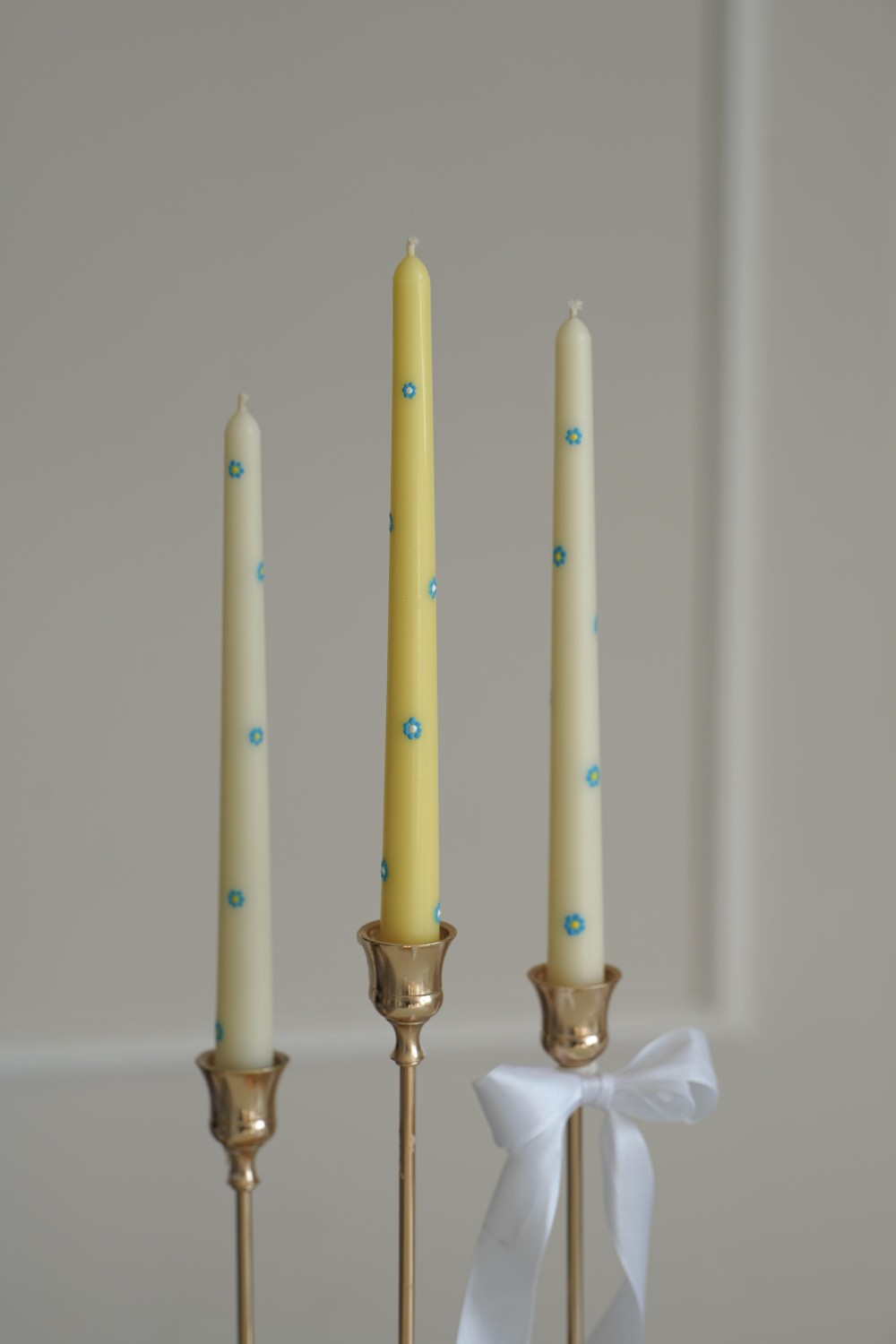 Kónická sójová svíčka s květinami