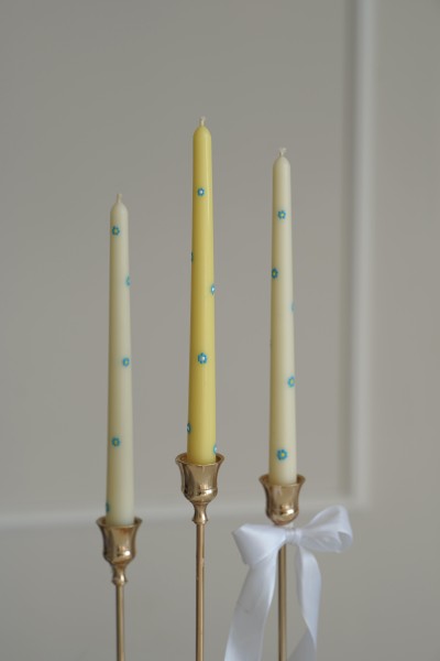 Kónická sójová svíčka s květinami