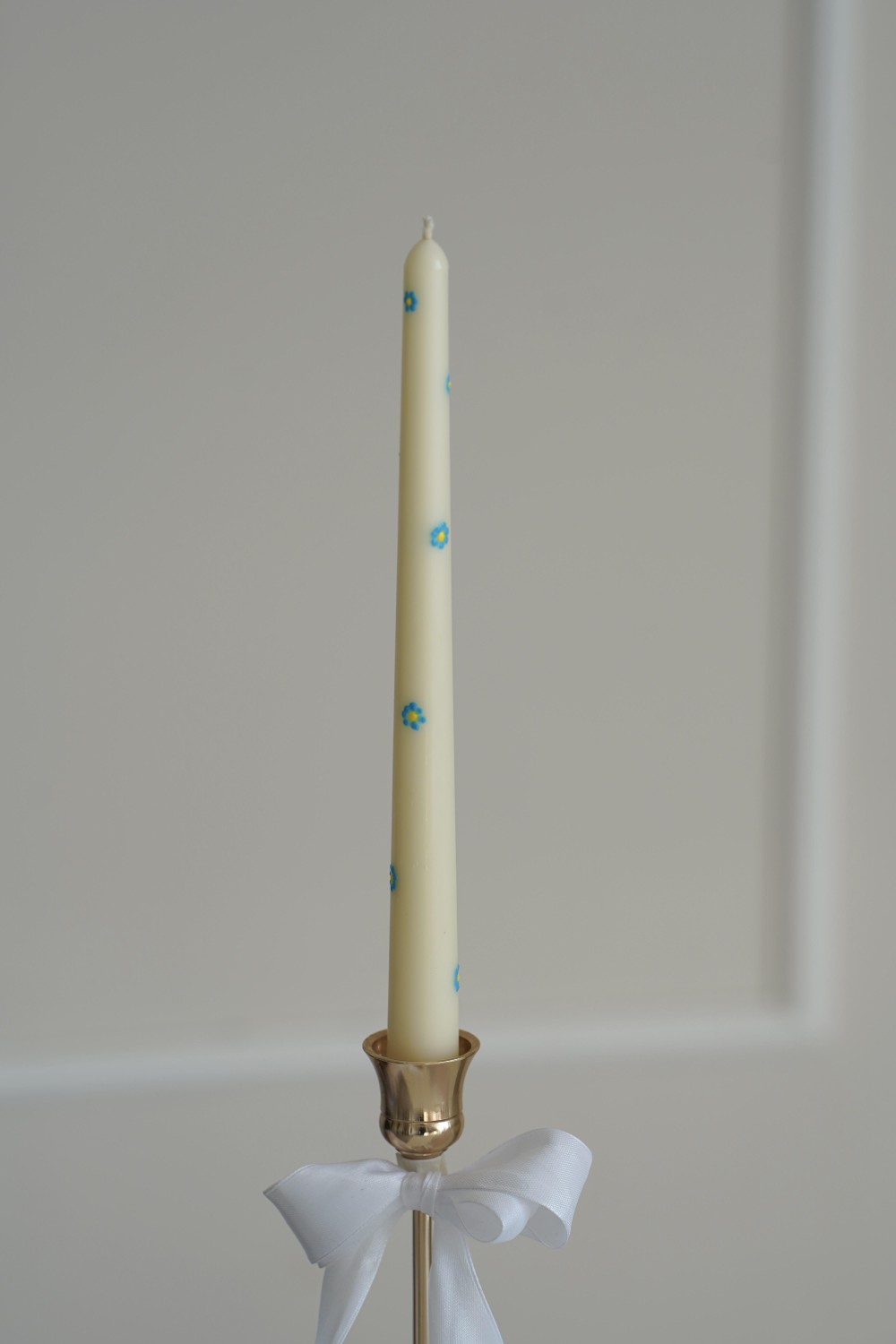 Kónická sójová svíčka s květinami