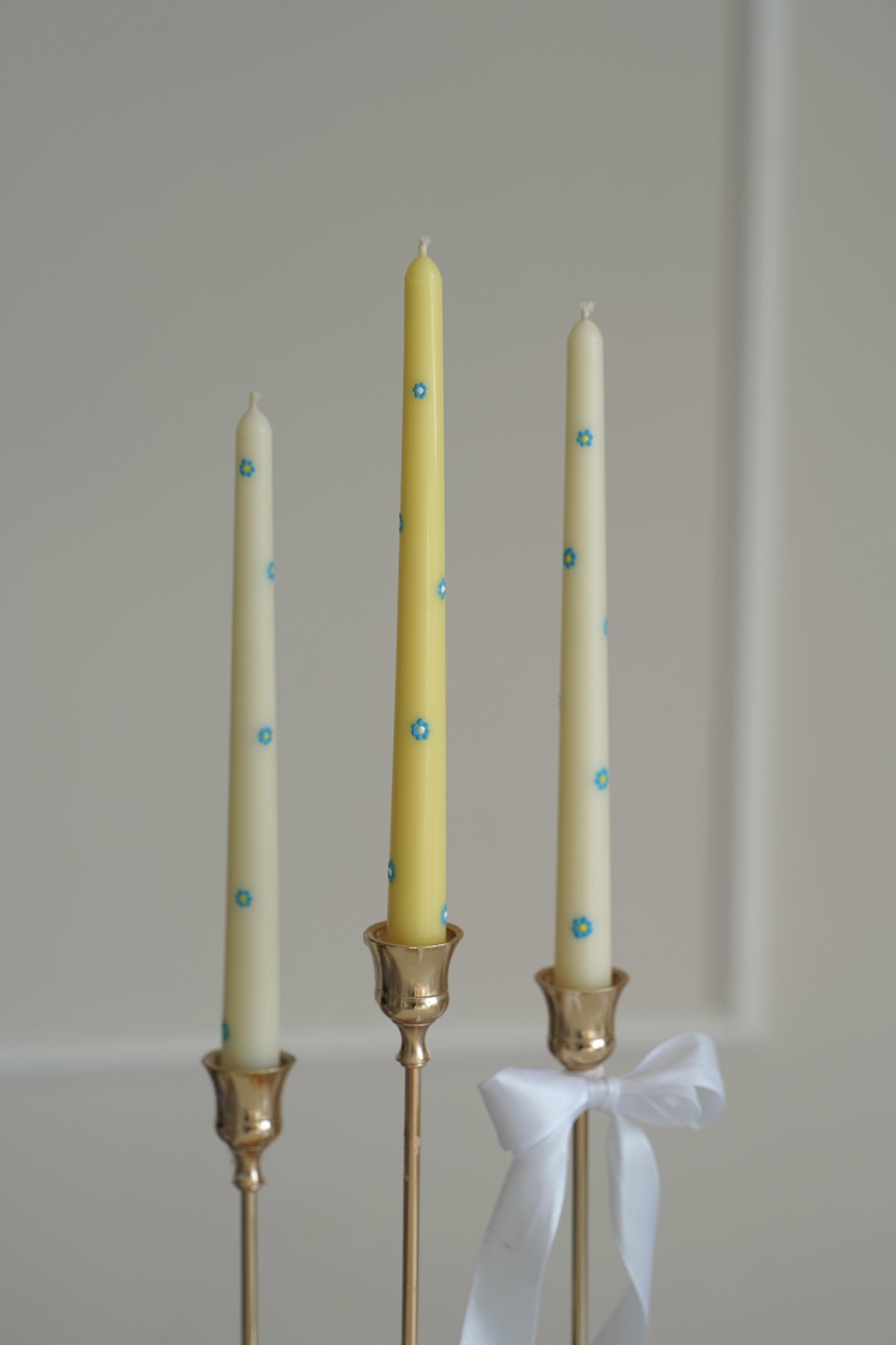 Kónická sójová svíčka s květinami