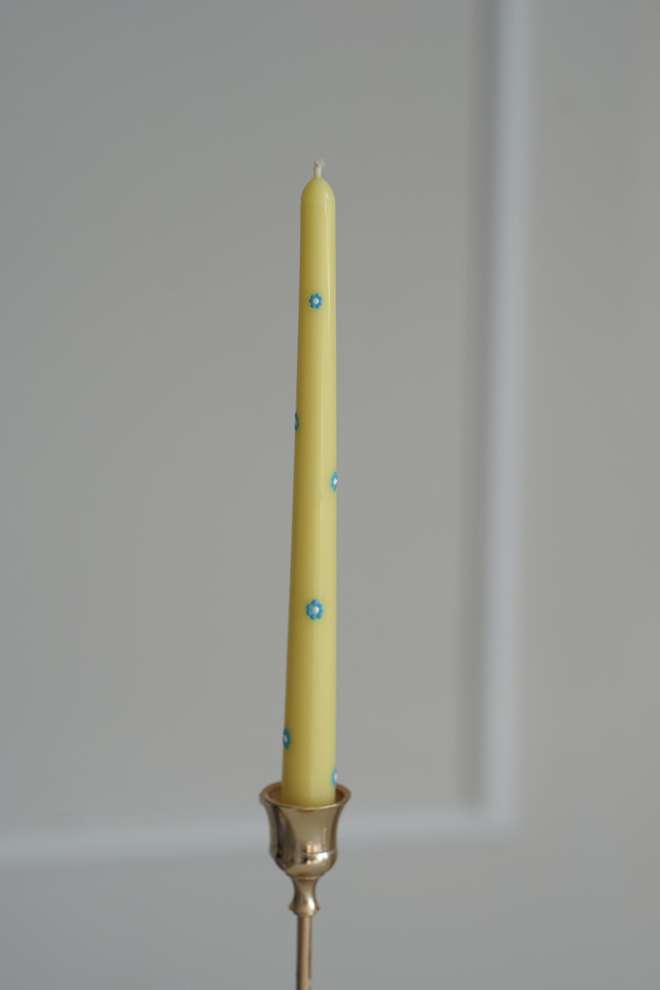 Kónická sójová svíčka s květinami