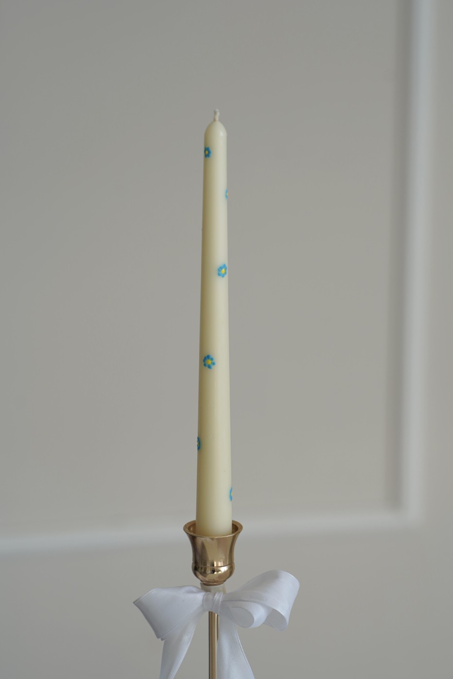 Kónická sójová svíčka s květinami